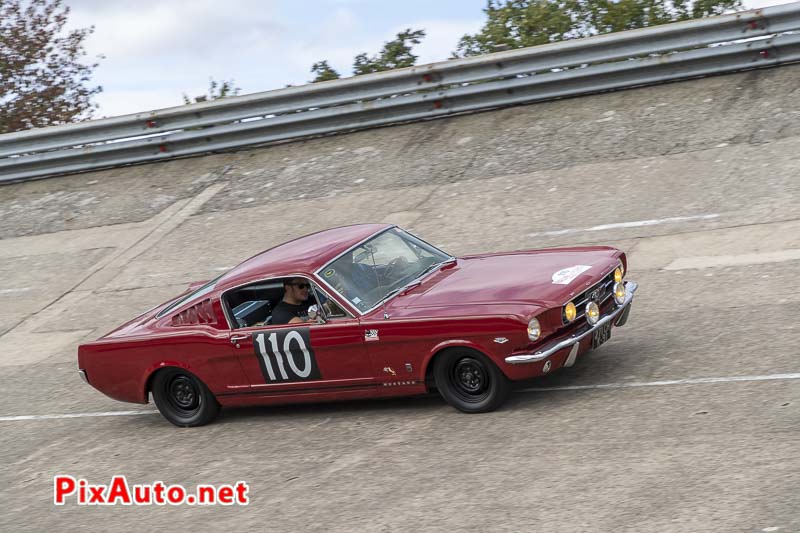 US Motor Show, Mustang Fastback Rouge