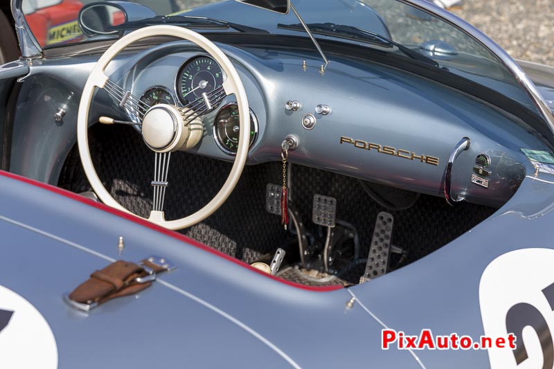United Colors Of Autodrome, tableau de bord Porsche Spyder